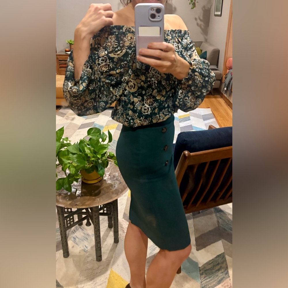 Ann Taylor Green Floral Off-Shoulder Blouse XS